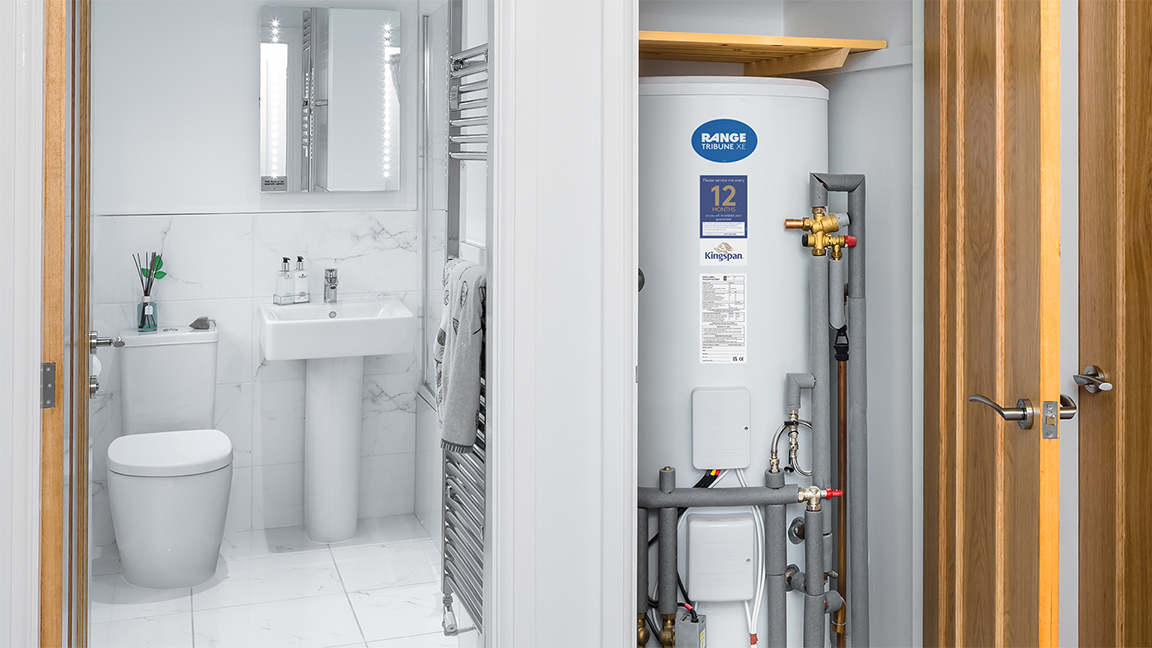 How does a hot water cylinder work? | Kingspan GB