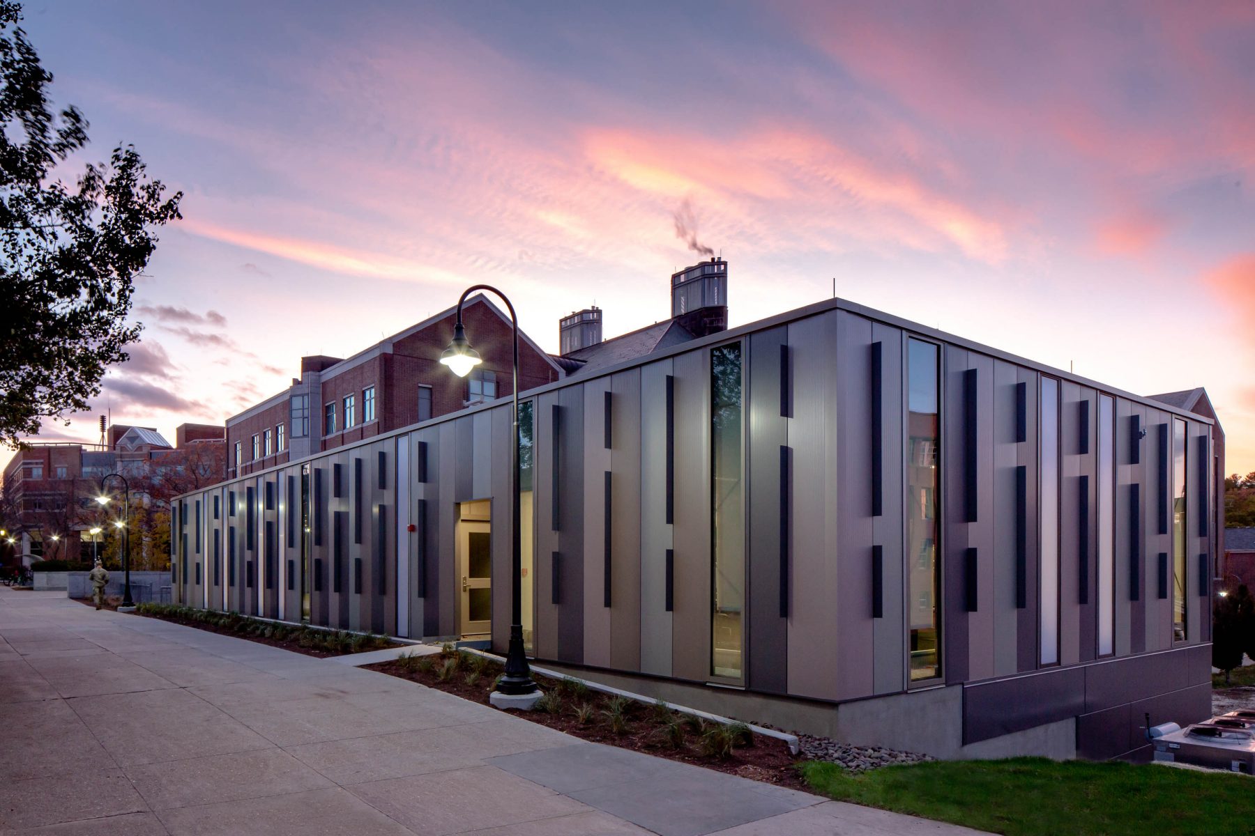 On Trend: Using Insulated Metal Panels to Create Mid-Century Modern ...